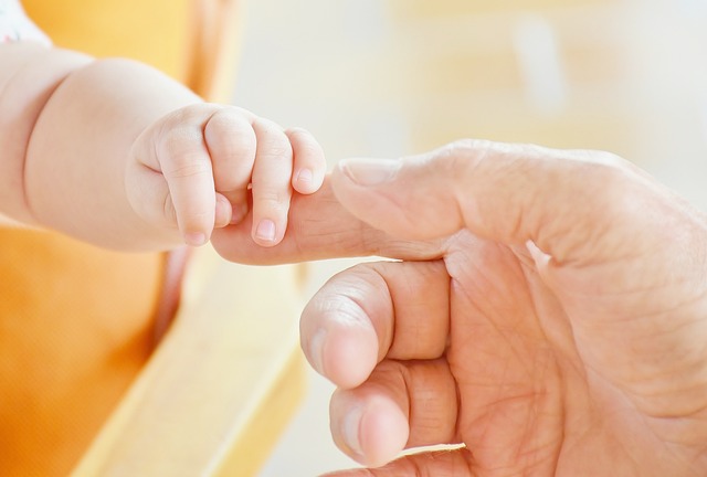 De ultieme handleiding voor het kiezen en gebruiken van een babyfoon met camera